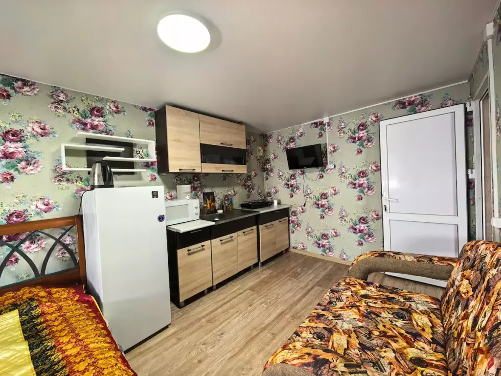 Коттедж с кухней и двумя комнатами до 6 гостей: кухонный уголок