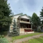 Мини-отель Агатес под Городцом, общий вид: второй коттедж с балконом