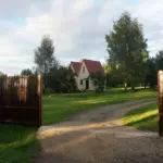 Загородный клуб Дункан в Прислоне, общий вид: въезд и коттеджи