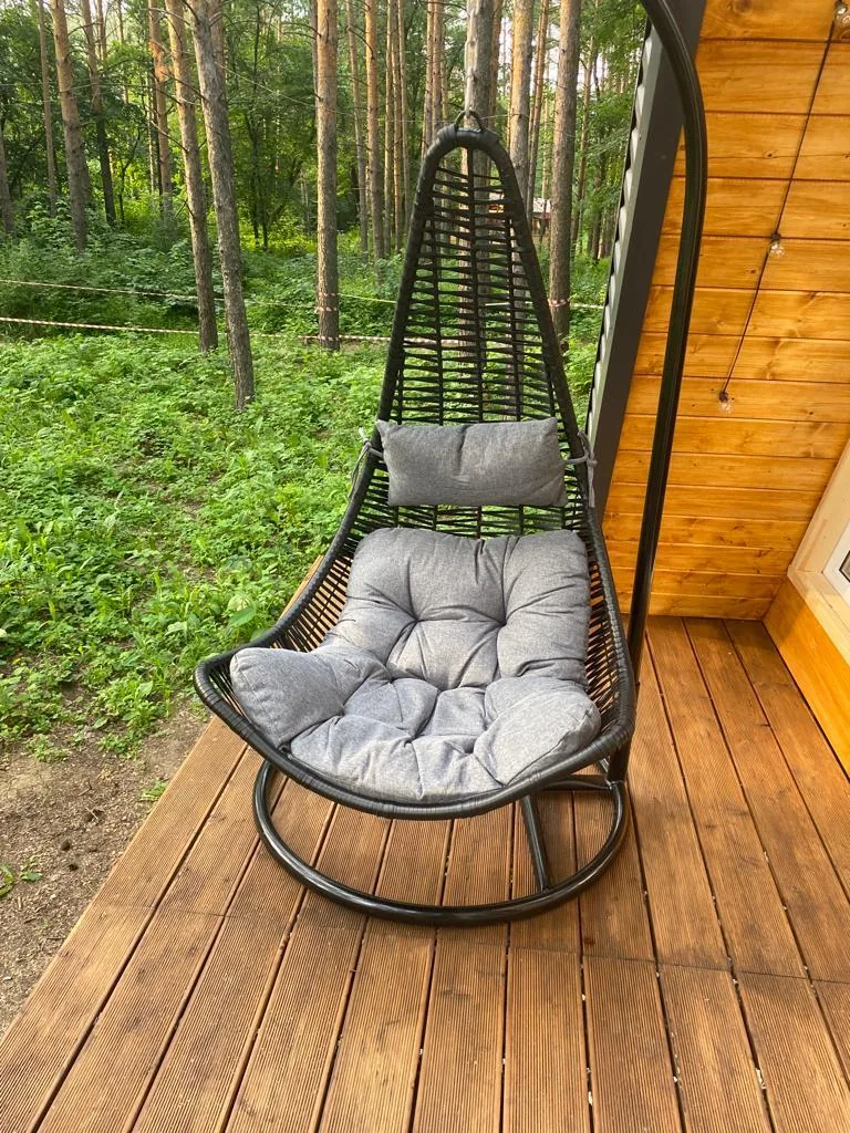A-Frame №4 «Nature» с завтраком до 7 гостей: подвесное кресло на террасе