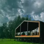 Эко-деревня Rodioncevo у Истринского водохранилища, общий вид: дом с панорамным остеклением