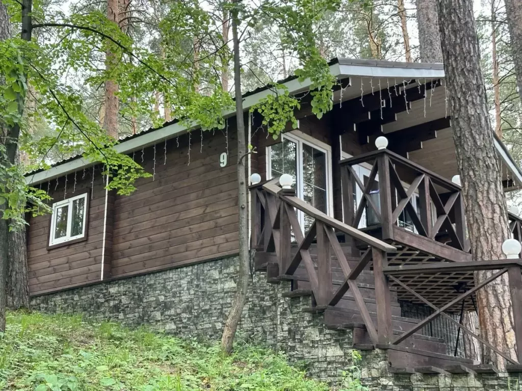 Деревянный дом «Шале» с кухней и террасой до 6 гостей: дом «Шале» в лесу