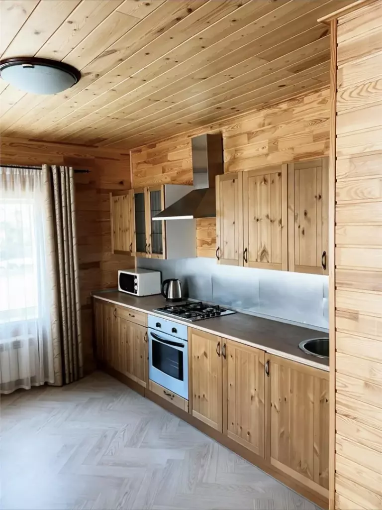 Коттедж «В Тишине» 120 м² с беседкой и мангалом до 8 гостей: кухня