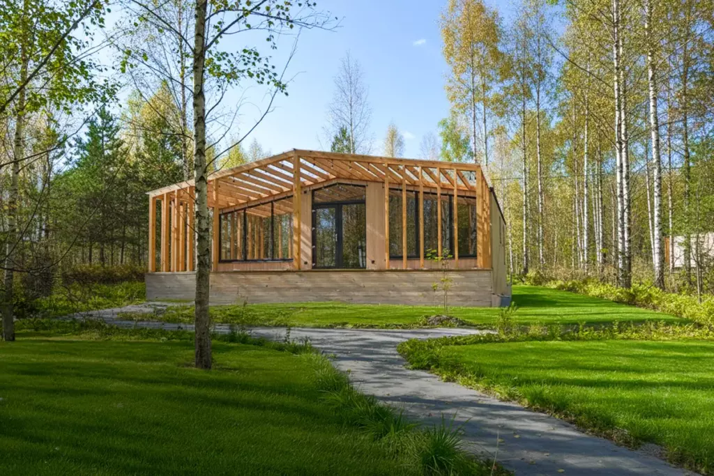 Дом Forest Club с тремя спальнями и верандой до 8 гостей: дом Forest Club в лесу