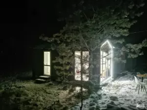 Барнхаус для двоих с душем и кухонным уголком у Красноярского моря