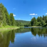 Парк-отель Панорамный на реке Усьве, общий вид: гладь реки Усьвы
