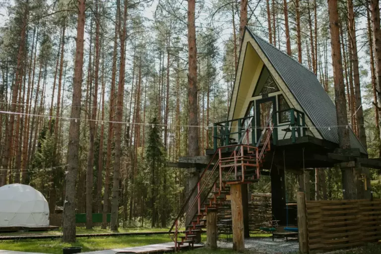 Семейный домик «Улей» со спальным местом под потолком до 3 гостей