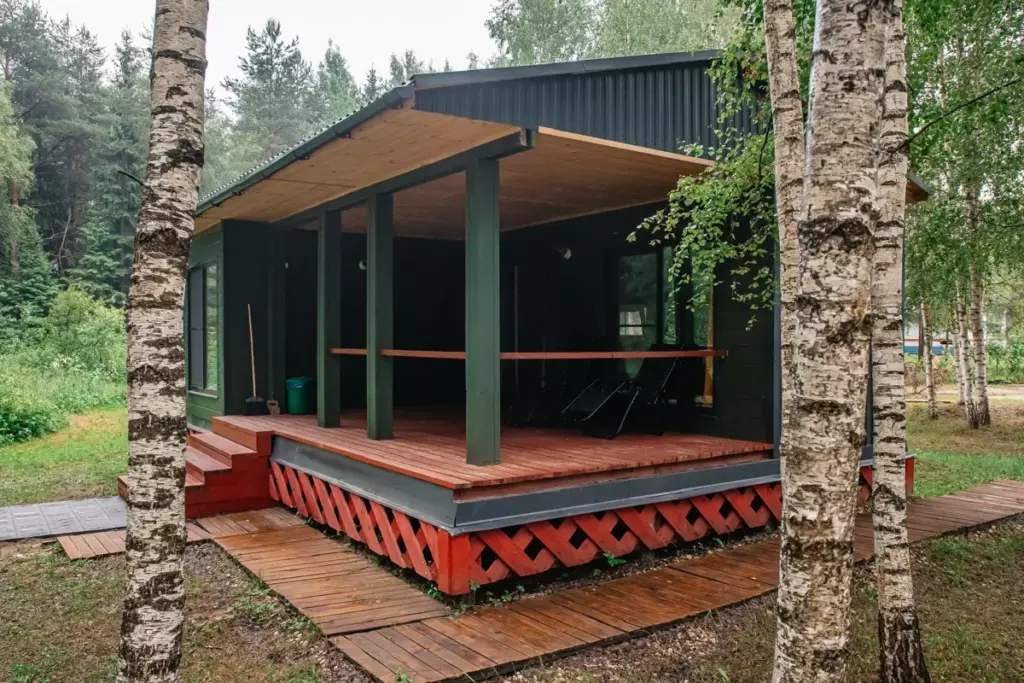 Фазенда ботаника 2023 года с флористическим интерьером и террасой до 4 гостей: дом в берёзах