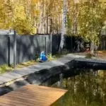 Загородные дома 13 Берёз у Андреевского озера, общий вид: бассейн у деревянного настила