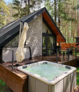 А-фрейм Bansko с каменной стеной и спа-бассейном до 4 гостей