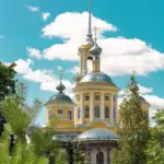 База отдыха Замытье в Рамешковском округе, общий вид: храм в селе Замытье
