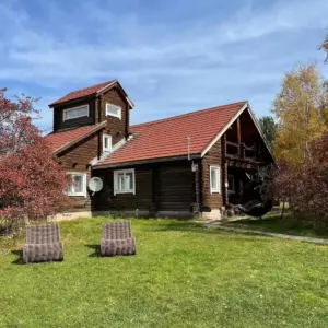 Двухэтажный коттедж с четырьмя спальнями до 8 гостей