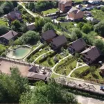 Экодеревня Печки-Лавочки в Игнатово, общий вид: деревня с высоты