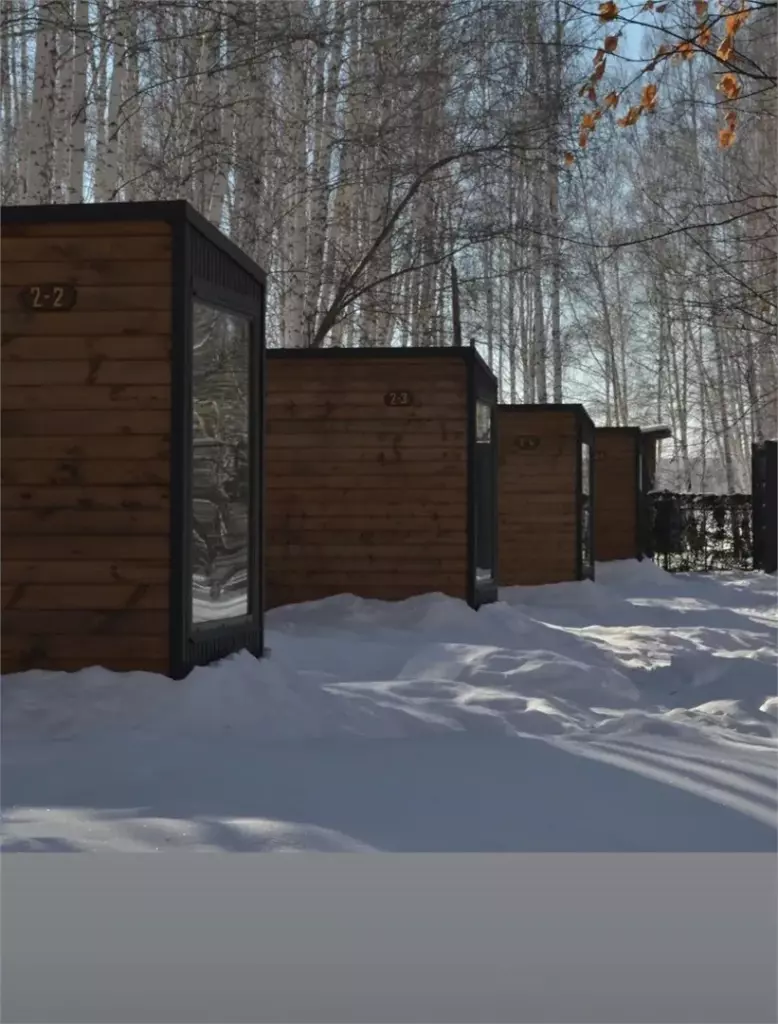 Глэмп с панорамным окном для двоих до 2 гостей: глэмпы в ряд