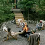 Загородный отель WE LODGE на Медном озере, общий вид: костровая зона в лесу