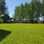 База отдыха Подмосковный домик в Духанино, общий вид: лужайка у домов