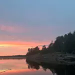 База отдыха Подборовье под Выборгом, общий вид: закат над водой