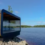 Загородный клуб JARVI на озере Лососинное, общий вид: дом над озером
