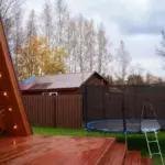 VillaVpole: А-фрейм с баней и прудом, общий вид: терраса и батут