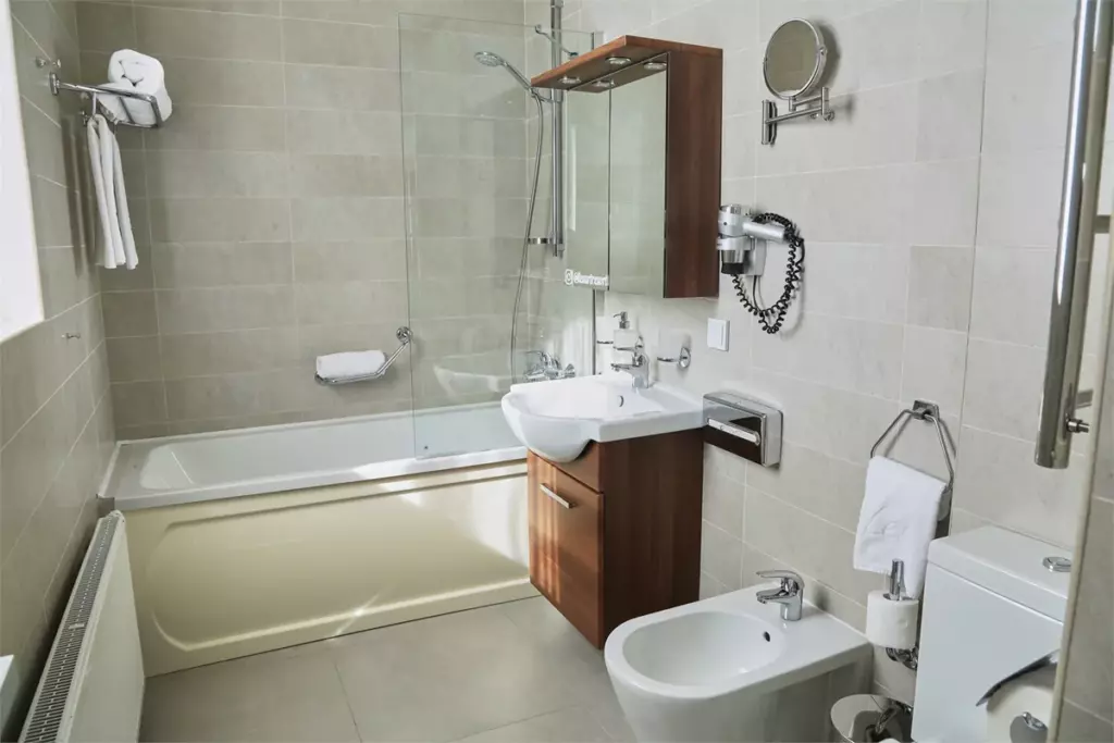 Вилла - двухэтажный коттедж 170 м² с тремя спальнями до 8 гостей: санузел с ванной