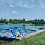 Парк активного отдыха Энсопарк на Бору, общий вид: катамараны у причала