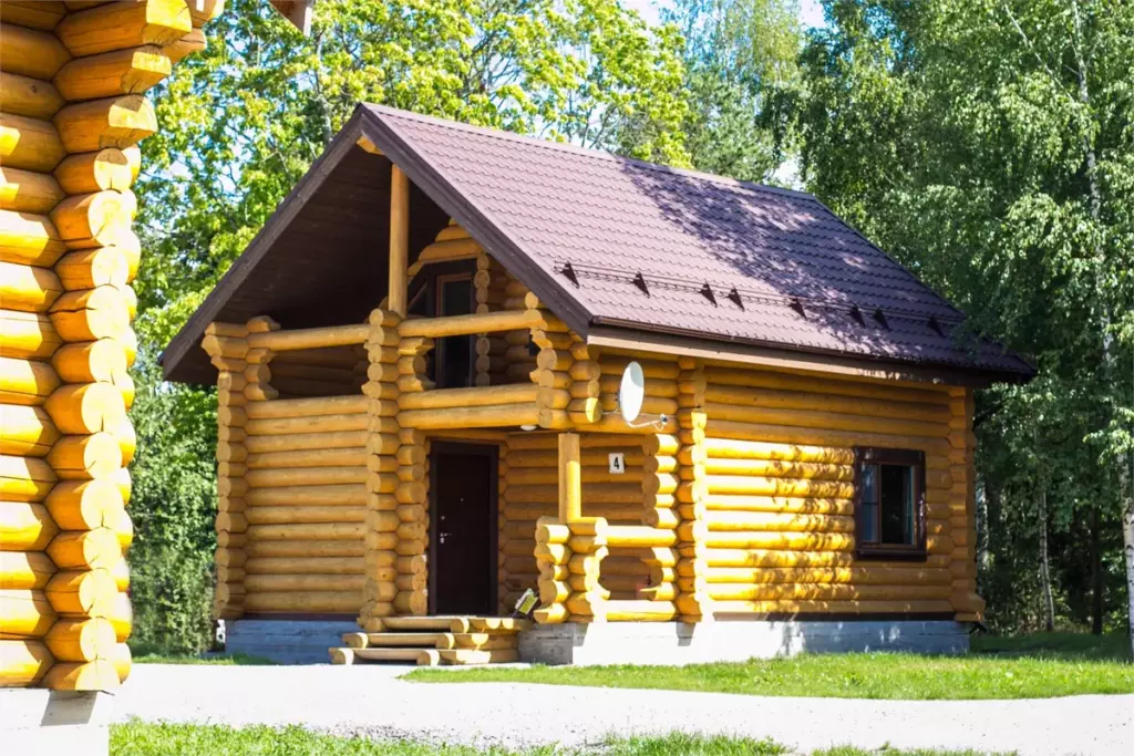 Бревенчатый коттедж 90 м² с двумя спальнями до 8 гостей: рубленый коттедж