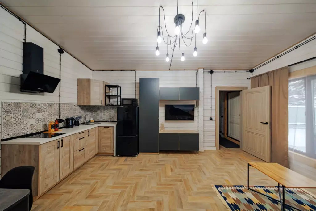 Двухэтажная вилла M 80 м² с тремя комнатами и террасой 35 м² до 6 гостей: кухня с техникой