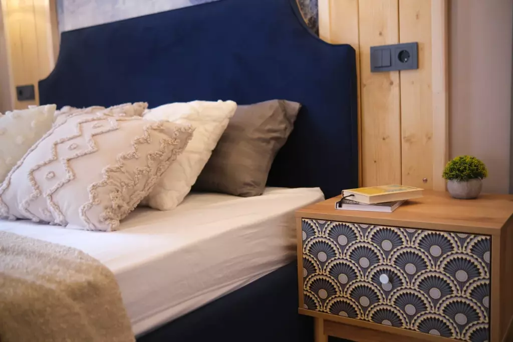 Дом «Шале» 190 м² с двумя мастер-спальнями до 13 гостей, Дома Rent Hut в Елагино: мастер-спальня