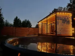 Сканди-домик с крытой террасой и своим чаном до 4 гостей (таких три)