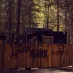 Глэмпинг Сота Парк на Салаирском тракте, общий вид: баня в лесу