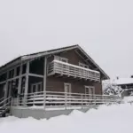 Курорт Снежный в Коробицыно, общий вид: коттедж зимой