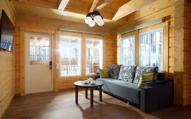 Вилла Deluxe с 5 спальнями, бильярдом и сауной до 12 гостей: гостиная с диваном