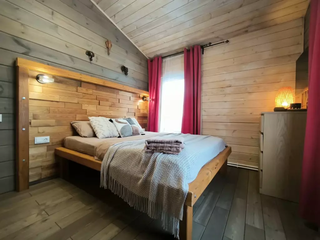 Дом «Лофт» с сауной и чаном-джакузи до 8 гостей, Дома Rent Hut в Елагино: спальня