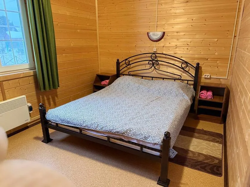 Дом 57Б у пруда с 4 спальнями: 145 м2, до 10 гостей, Дома у озера «Петровский берег»: Спальня