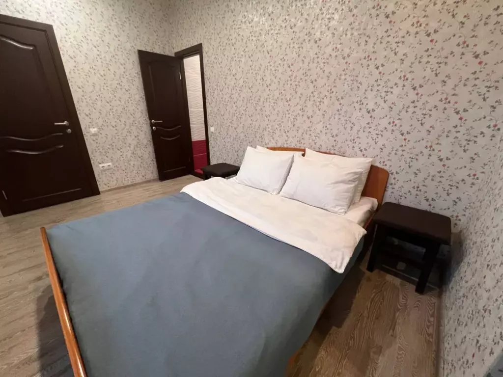 Дом 250 м2 с четырьмя спальнями и баней до 19 гостей, Дом для отдыха в Белорецке: мастер-спальня
