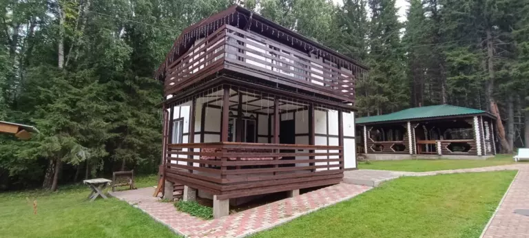 Графитовый лофт с панорамным холлом и террасой до 9 человек