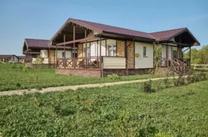 Двухкомнатный коттедж 80 м² с гостиной-кухней и террасой до 4 гостей