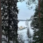 Глэмпинг Я на Базе над Ладогой в Лахденпохье, общий вид: вид на Ладогу зимой