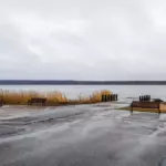 Коттедж-клуб Брусника у Суходольского озера, общий вид: берег Суходольского озера