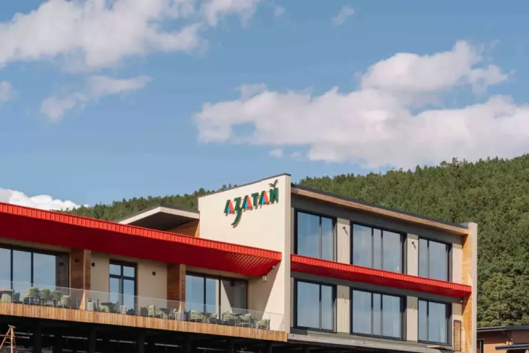 Парк-отель «Азатай» у Байкала в Большом Голоустном
