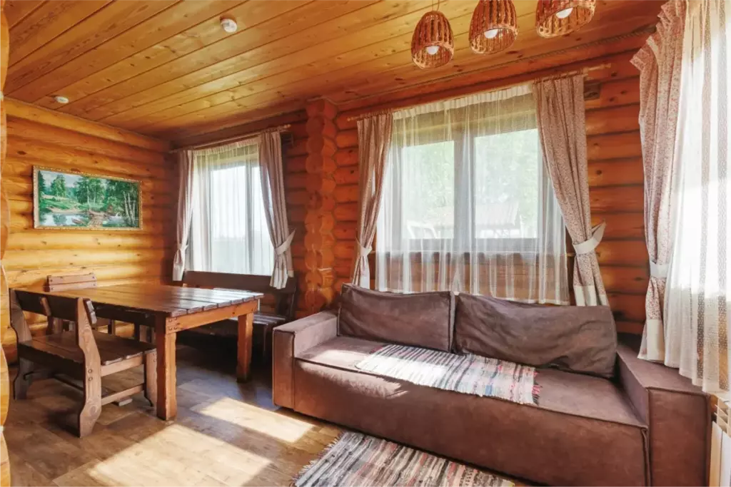 Бревенчатый дом 170 м² с баней, хамамом и бассейном до 8 гостей: гостиная