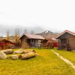 База отдыха Красный городок в Белокурихе, общий вид: территория осенью