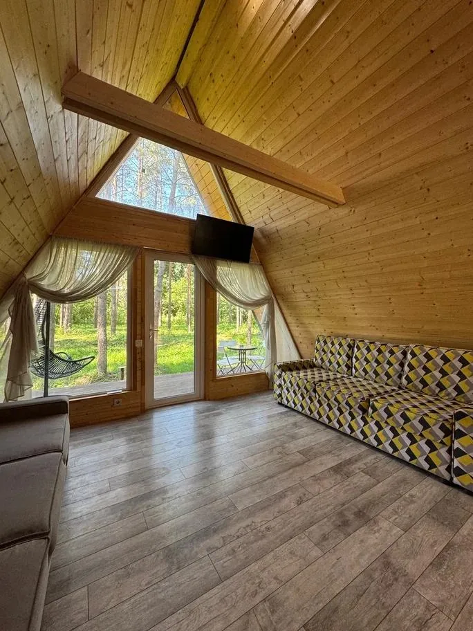 A-Frame №4 «Nature» с завтраком до 7 гостей: гостиная со вторым светом