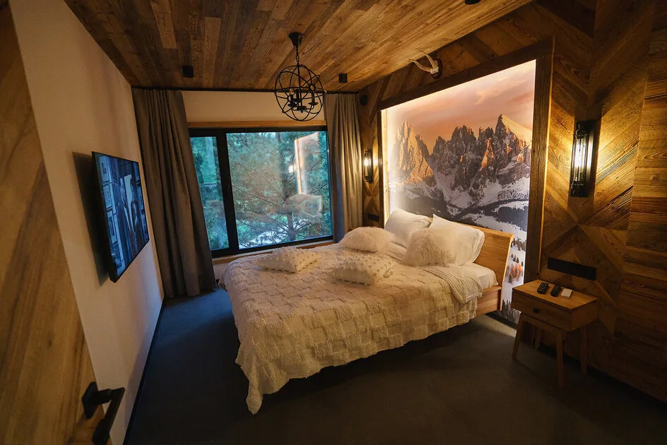 Барнхаус «Chalet» с печью-камином до 6 гостей, База отдыха «Крона Кэмп» в Охлебинино: спальня