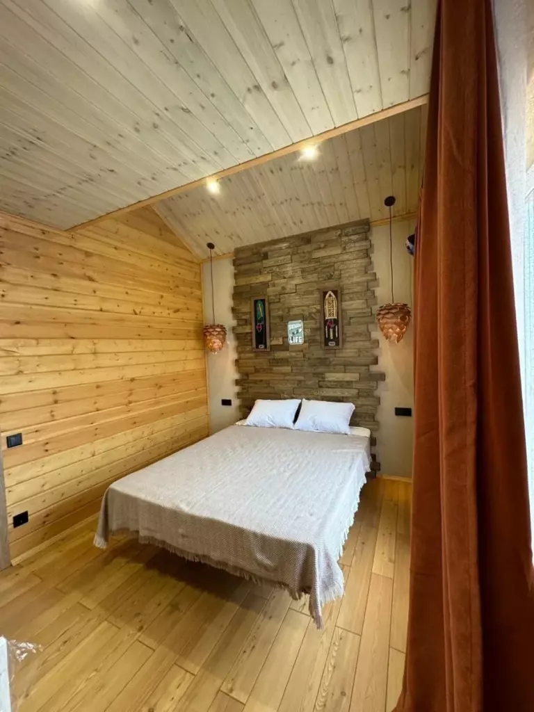 Дом «Горный» с сауной и лофт-этажом до 11 гостей, Дома Rent Hut в Елагино: спальня