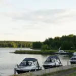 Парк-отель Рассвет на Горьковском море, общий вид: причал с катерами