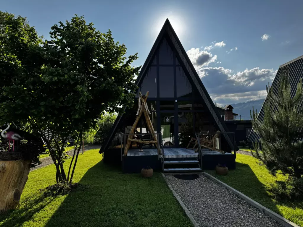А-фрейм №2 с панорамным окном до 4 гостей, А-фреймы A-House в Даховской: А-фрейм и беседка