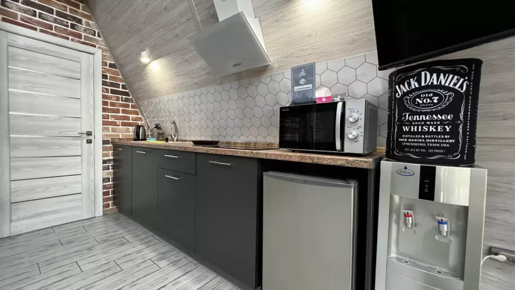 А-фрейм №3 в дальней части участка до 4 гостей, А-фреймы A-House в Даховской: кухня