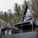 Загородный комплекс Анвин Фишт в Солохауле, общий вид: А-фреймы на склоне