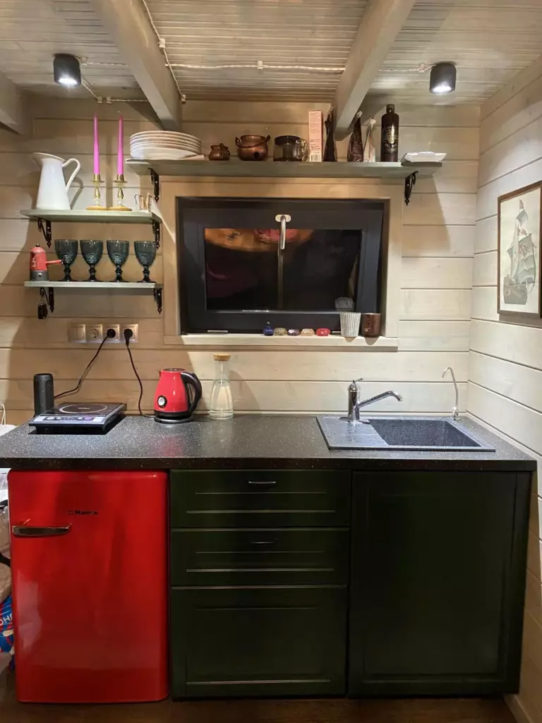 Барнхаус Hygge House с панорамным окном и баней-бочкой до 4 гостей: кухня